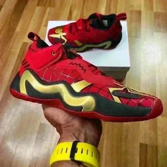 💰HUGE CLEARANCE SALE 💰 Adidas D.O.N. Issue 3 Junior Spider-Man Basketball Shoe - Picture 2 of 8